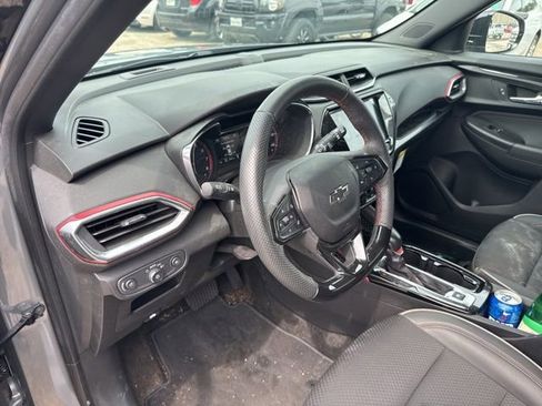 Used 2023 Chevrolet TrailBlazer RS w/ Convenience Package AWD/4WD image 9