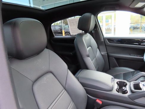 Used 2021 Porsche Cayenne Coupe image 32