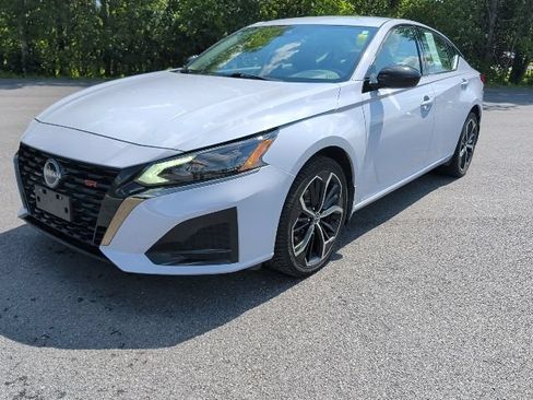 Used 2025 Nissan Altima 2.5 SR AWD/4WD image 8