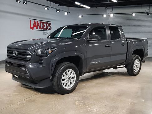 Used 2024 Toyota Tacoma SR5 image 3