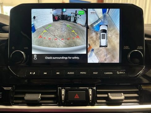 Used 2025 Nissan Pathfinder SL AWD/4WD image 33