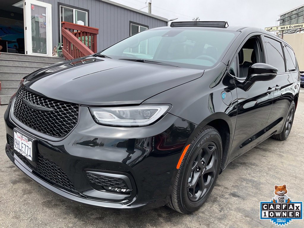 Used 2023 Chrysler Pacifica Limited w/ Uconnect Theater Family Group FWD image 96