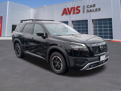 Used 2025 Nissan Pathfinder Rock Creek image 3