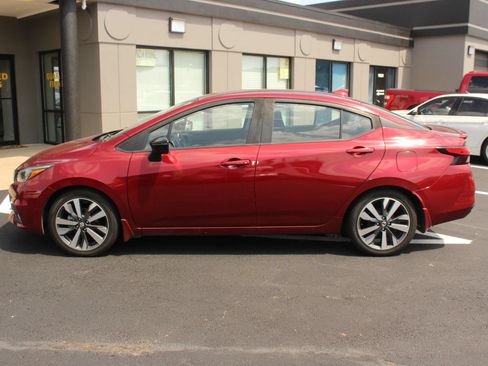 Used 2020 Nissan Versa SR FWD image 5