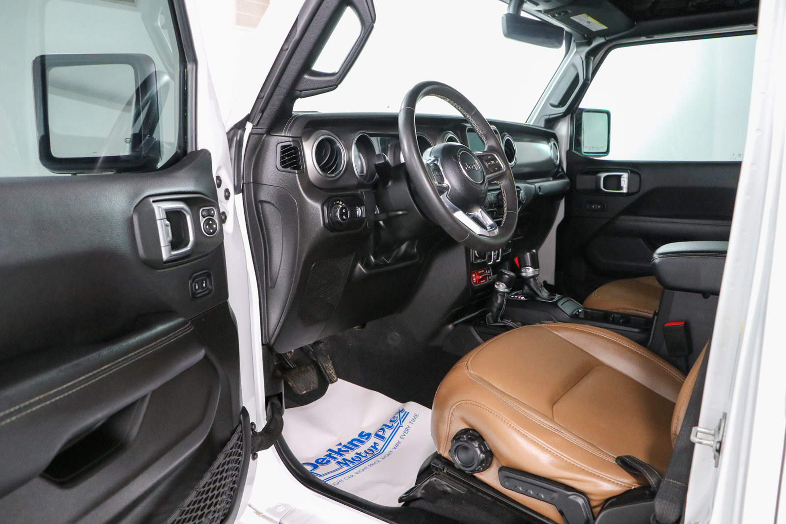 Used 2023 Jeep Gladiator Rubicon w/ LED Lighting Group AWD/4WD image 3