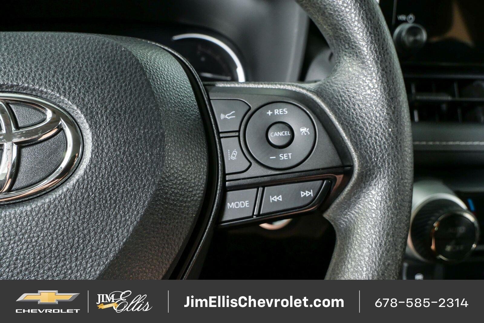Used 2024 Toyota RAV4 XLE FWD image 12