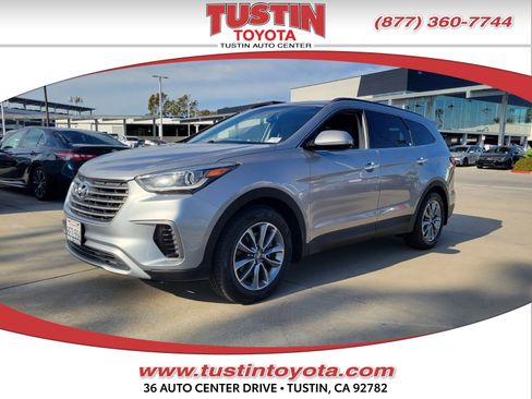 Used 2018 Hyundai Santa Fe SE w/ Cargo Package image 1