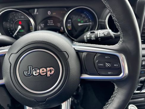 Used 2021 Jeep Wrangler Unlimited Sahara w/ Cold Weather Group AWD/4WD image 28