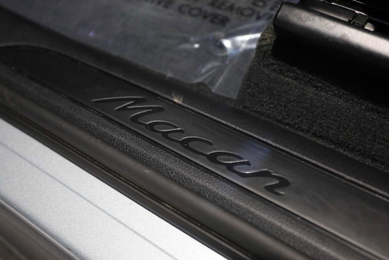 Used 2025 Porsche Macan AWD/4WD image 26