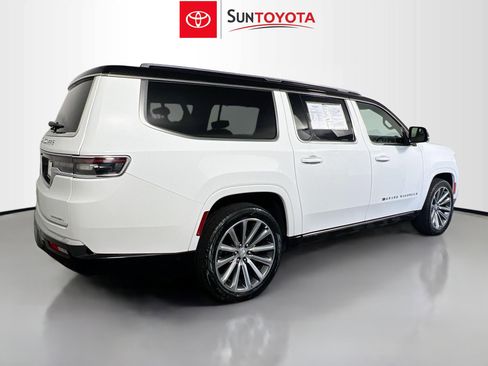 Used 2023 Jeep Grand Wagoneer L Series II AWD/4WD image 4