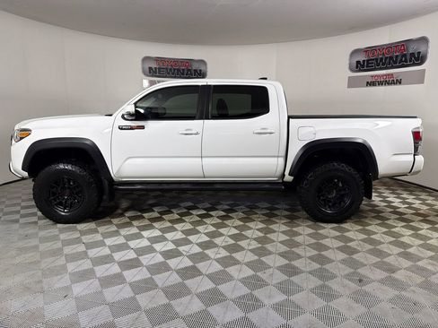 Used 2020 Toyota Tacoma TRD Off-Road w/ Technology Package image 6