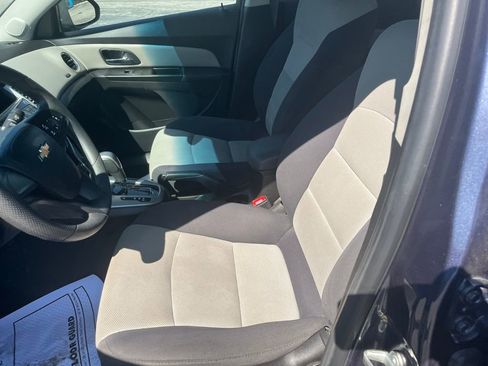 Used 2014 Chevrolet Cruze LS image 19