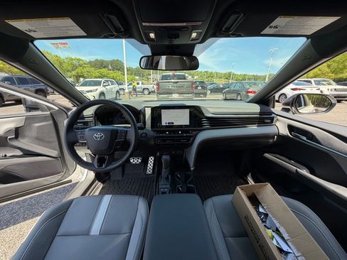 Used 2026 Toyota Camry SE image 8