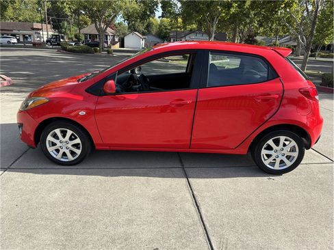 Used 2011 MAZDA MAZDA2 Touring FWD image 2