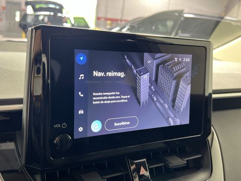 Used 2025 Toyota Corolla LE w/ LE Premium Package FWD image 21