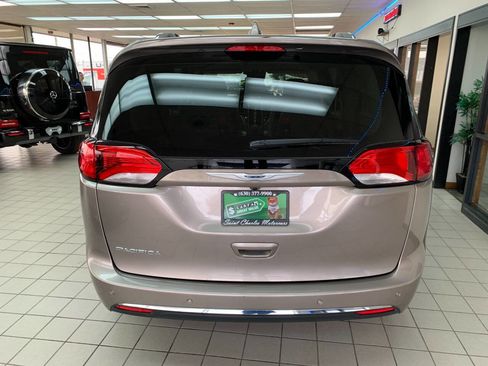 Used 2017 Chrysler Pacifica Touring-L Plus w/ Advanced Safetytec Group image 8