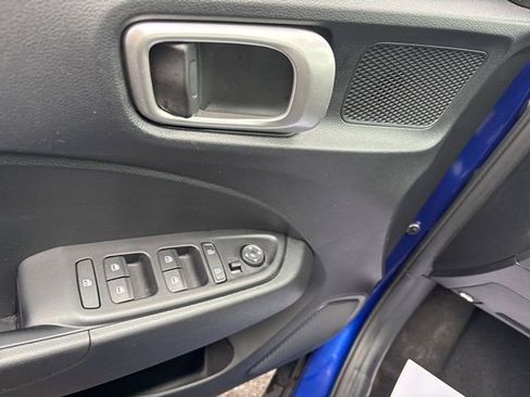 Certified 2024 Hyundai Venue SEL image 8