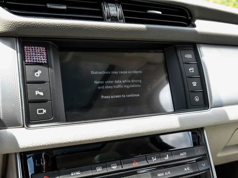 Used 2016 Jaguar XF Prestige RWD image 37