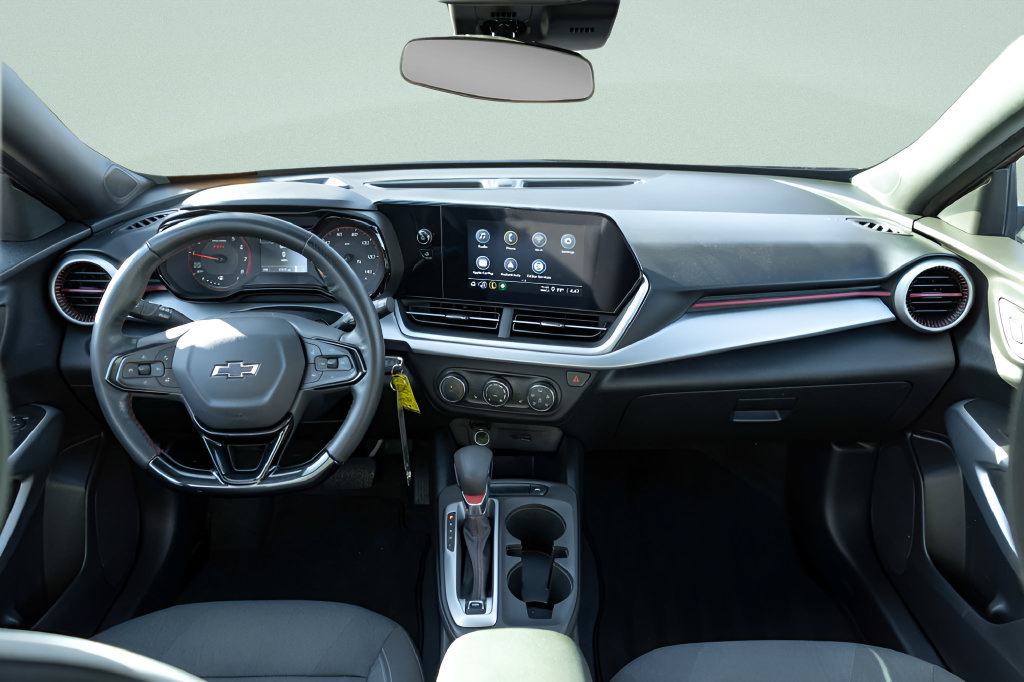 Used 2025 Chevrolet Trax RS FWD image 17