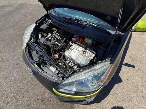 Used 2016 Toyota Prius C Persona Series image 4