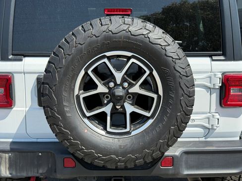 Used 2024 Jeep Wrangler Unlimited Rubicon image 16