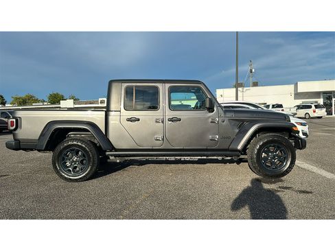 Used 2023 Jeep Gladiator Sport AWD/4WD image 7