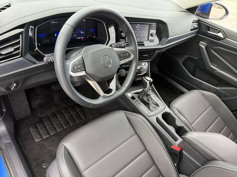 Certified 2024 Volkswagen Jetta SE w/ Panoramic Sunroof Package FWD image 8