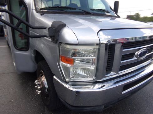 Used 2012 Ford E-450 and Econoline 450 Super Duty w/ Shuttle Bus Prep Pkg image 39