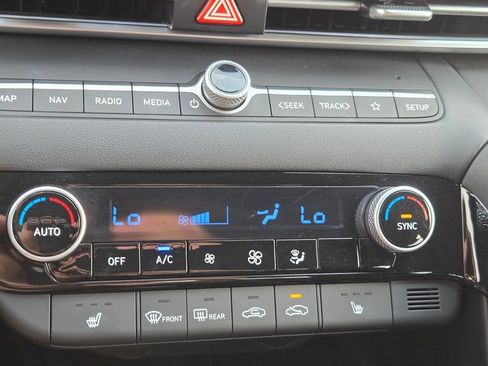 Used 2025 Hyundai Elantra SEL FWD image 28