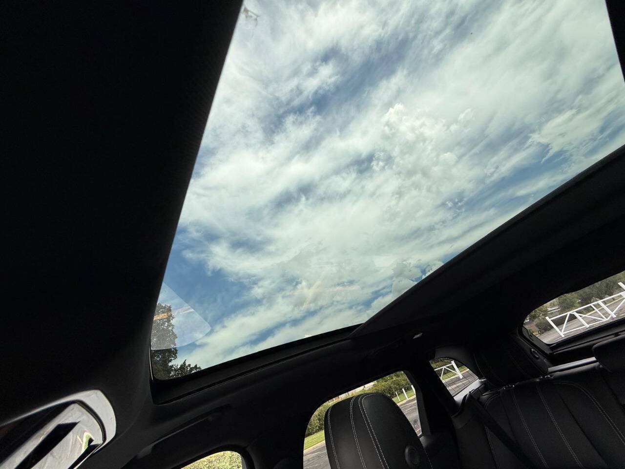 Used 2018 Land Rover Range Rover Velar S AWD/4WD image 16