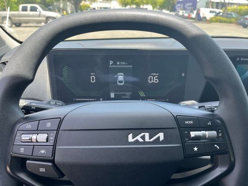 Used 2025 Kia K4 FWD image 27