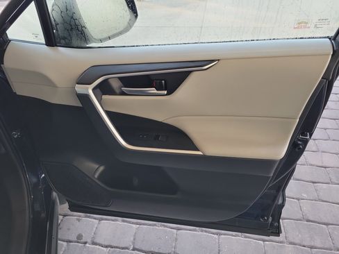 Used 2023 Toyota RAV4 XLE Premium image 33