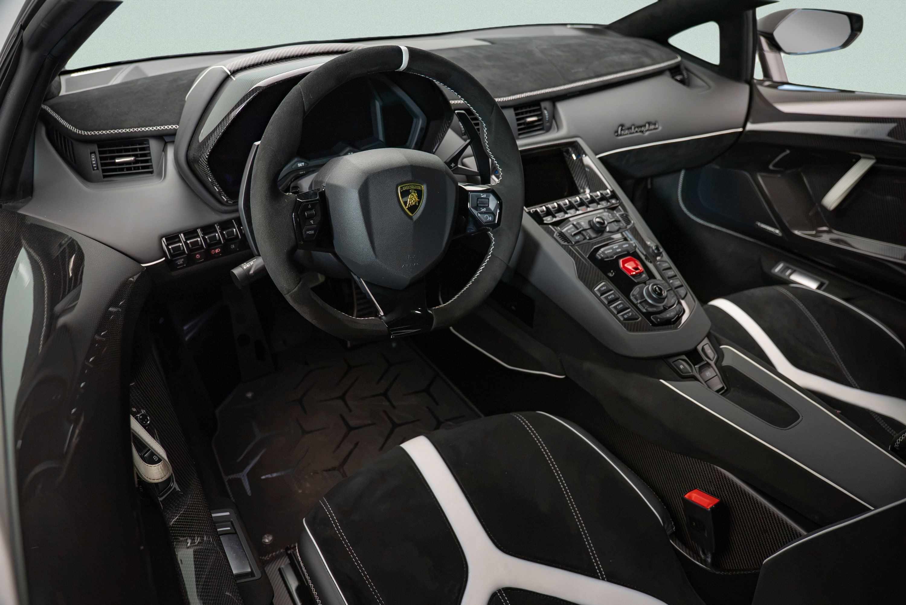 Used 2020 Lamborghini Aventador SVJ AWD/4WD image 7