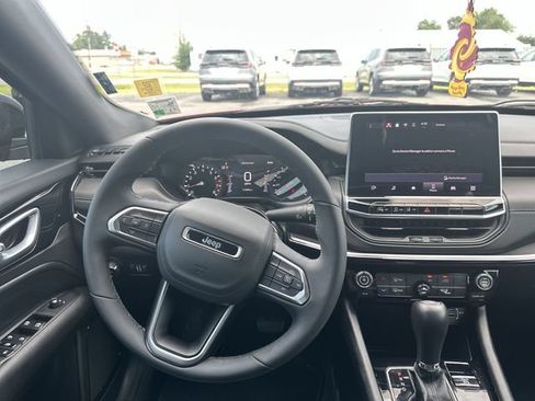 Used 2025 Jeep Compass Latitude w/ Altitude Special Edition AWD/4WD image 12