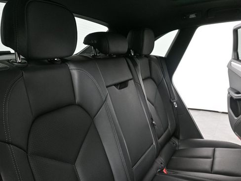 Certified 2025 Porsche Macan image 23