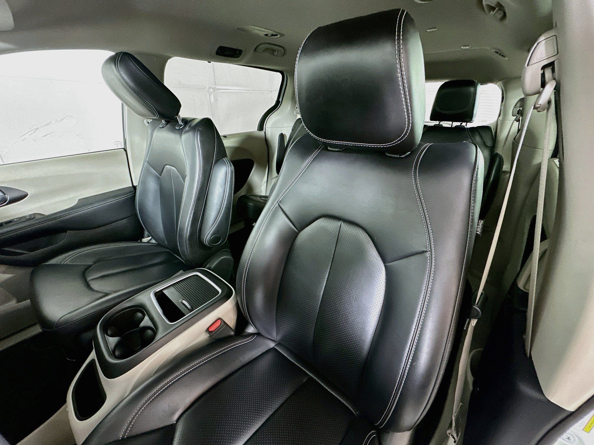 Used 2023 Chrysler Pacifica Touring-L FWD image 19
