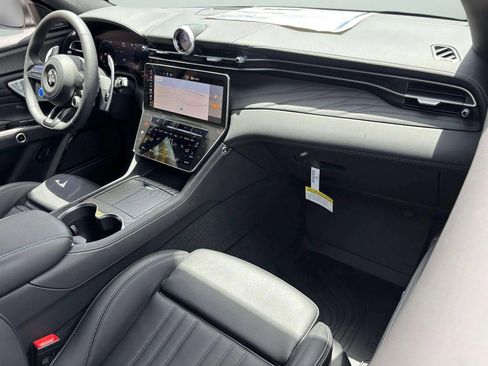 New 2025 Maserati Grecale GT image 2