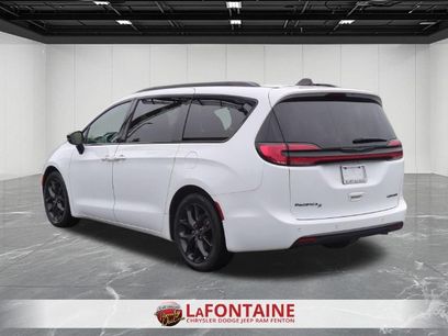 Used 2025 Chrysler Pacifica Limited