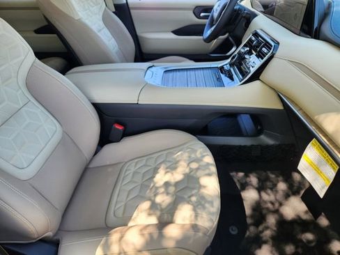 New 2025 Nissan Armada Platinum w/ Convenience Package image 11