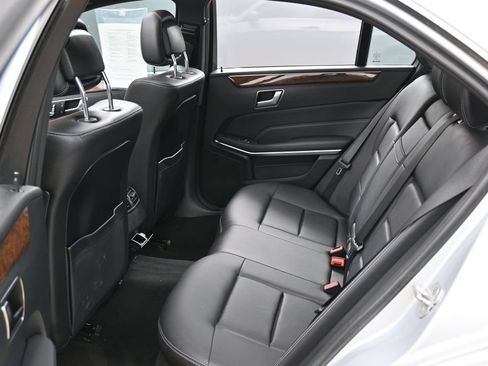 Used 2016 Mercedes-Benz E 350 4MATIC Sedan image 30