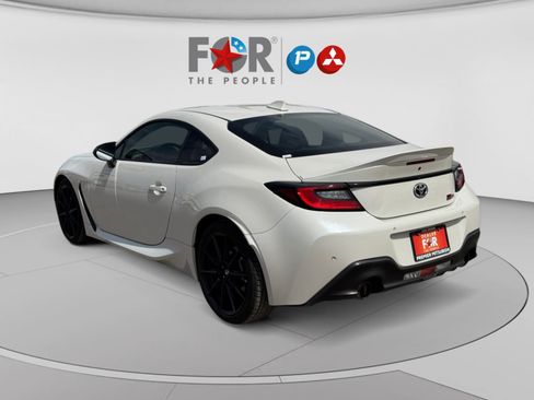 Used 2022 Toyota GR86 Premium RWD image 3