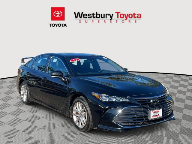 Certified 2022 Toyota Avalon XLE w/ Moonroof Package FWD image 1