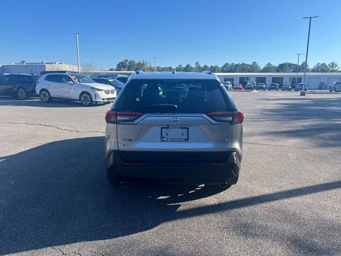 Used 2020 Toyota RAV4 XLE Premium image 6