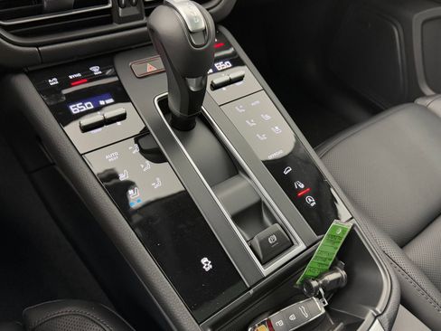 Certified 2026 Porsche Macan AWD/4WD image 20