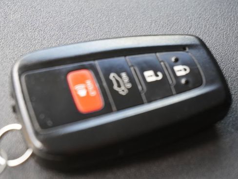 Used 2022 Toyota Highlander XLE image 33