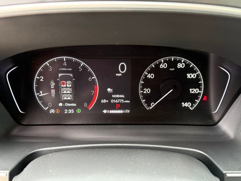 Certified 2025 Honda Pilot Touring image 23