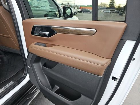 New 2026 Chevrolet Suburban High Country image 19