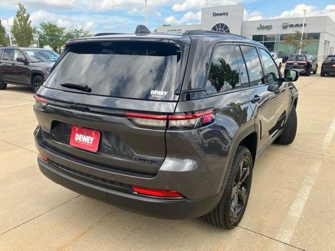 Used 2023 Jeep Grand Cherokee Limited w/ Luxury Tech Group II AWD/4WD image 9