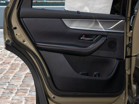 New 2025 MAZDA CX-70 Plug-In Hybrid w/ Premium Plus image 14