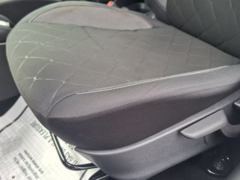 Used 2019 Nissan Kicks SV FWD image 17